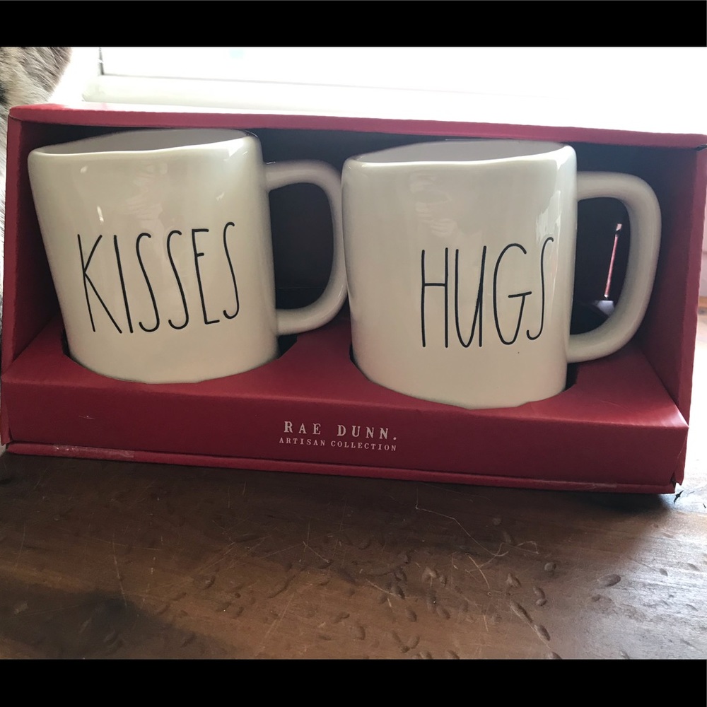 Rae Dunn HUGS & KISSES mugs set